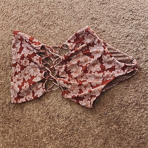 SOLD ‼️ Acacia one piece - Picture 1 of 3